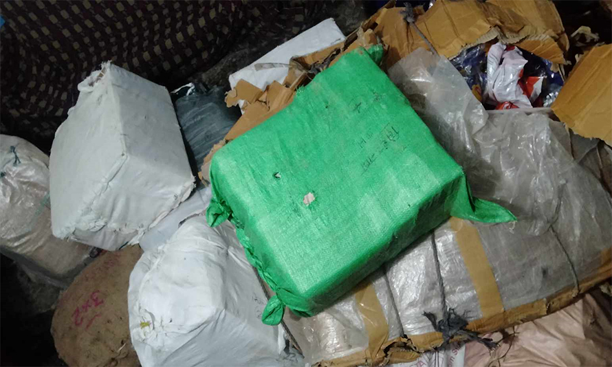 साढे ७ लाख रुपैयाँको अवैध सामान बरामद