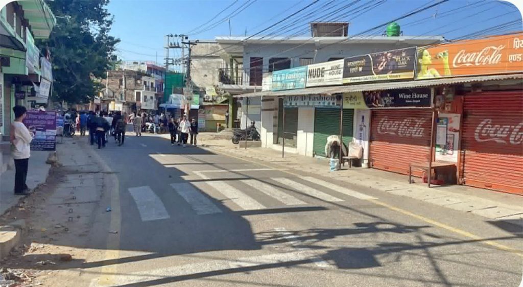 सिमरामा एमाले र जेनजी युवाबीच झडप, कर्फ्यू आदेश जारी