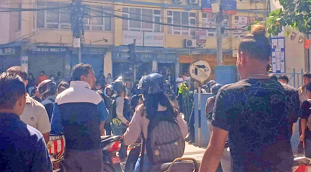 पुतलीसडकमा माइक्रो बसको ठक्करबाट बालिकाको मृत्यु