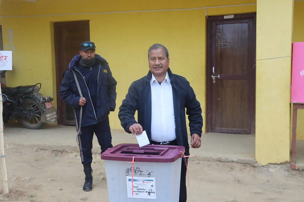 विप्लवले गरे १८ बर्षपछि मतदान