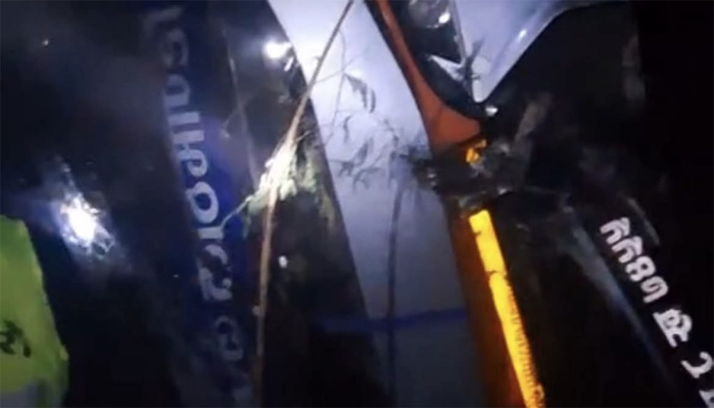 काठमाडौं आउँदै गरेको बस दाङमा दुर्घटना हुँदा २२ यात्रु घाइते