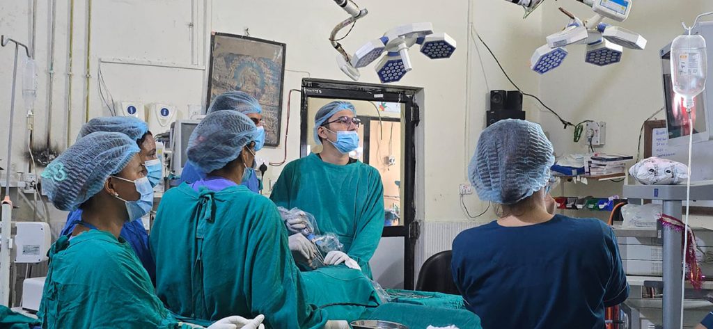 भेरी अस्पतालमा पहिलोपटक नाकको प्वालबाट दूरबिन छिराएर पिट्युटरी ग्रन्थीको ट्युमर शल्यक्रिया
