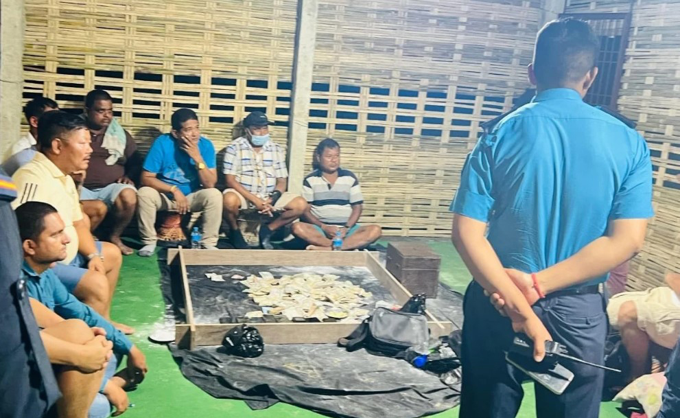 जुवाखालबाट पालिकाका पूर्वअध्यक्षसहित ९ जना पक्राउ, १८ लाख बरामद