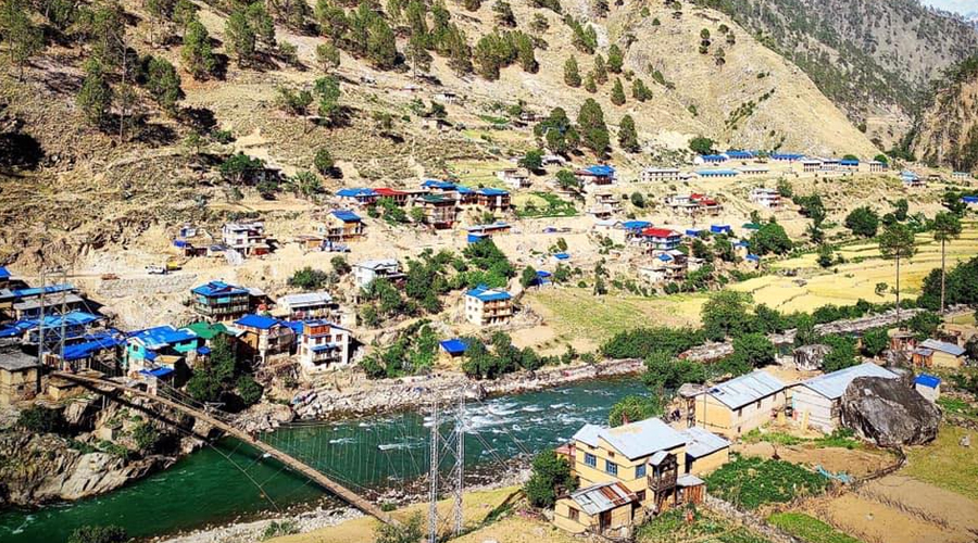 भिरबाट घरमा ढुंगा खस्दा ४ जना घाइते