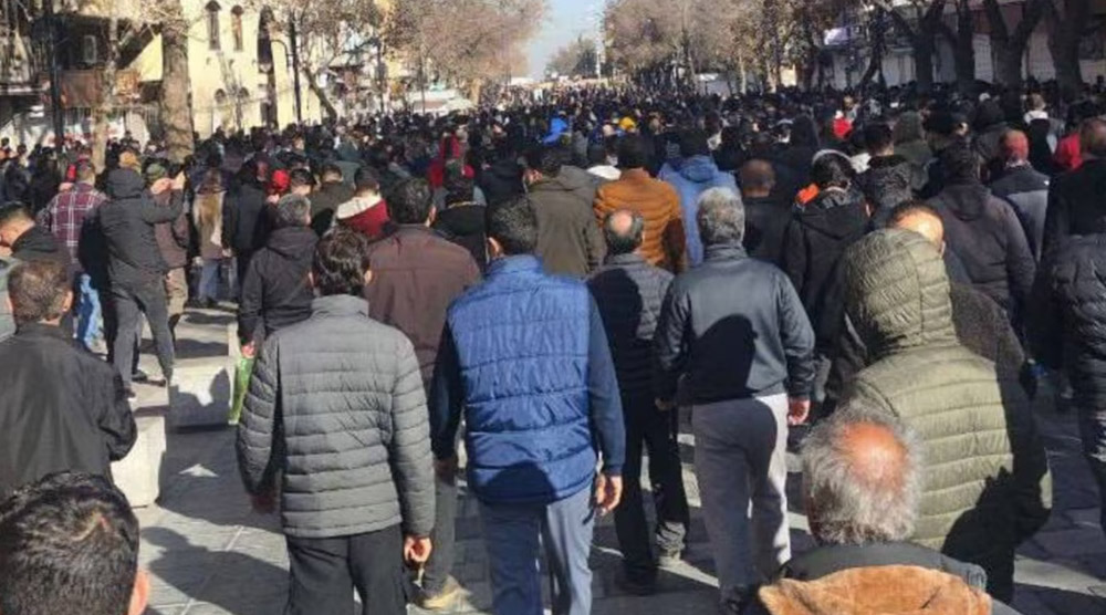 इरानमा विद्युत् केन्द्र वरिपरि मानव श्रृंखला बनाउन आह्वान