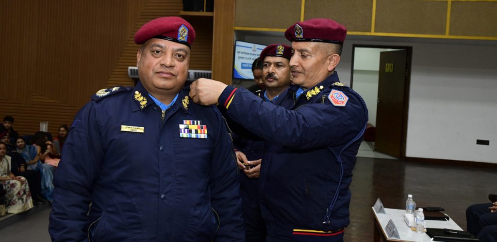 एआईजी कार्की, डीआईजी अधिकारी र चौधरीलाई दर्ज्यानी चिन्ह प्रदान