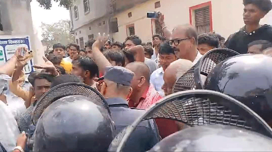 धनुषामा प्रहरीको गोली लागेर एकजना घाइते