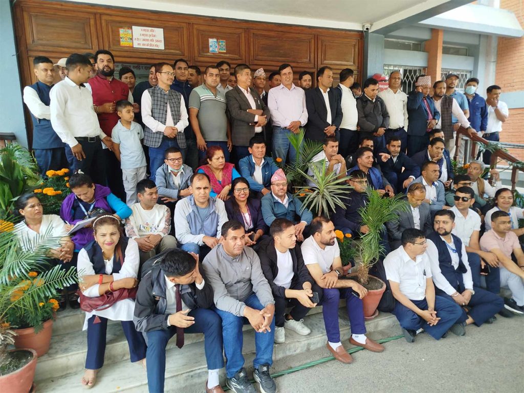 सामान्य प्रशासन मन्त्रालयमा कर्मचारीको धर्ना