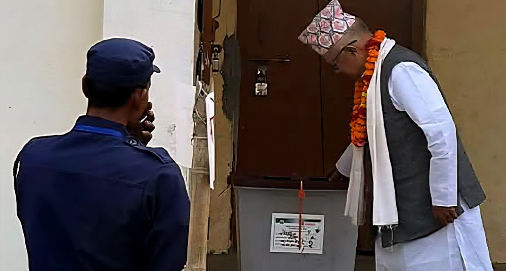 माधव नेपालले गरे रौतहटबाट मतदान