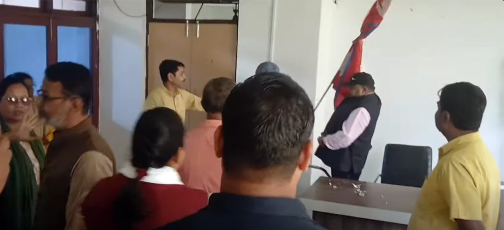 मधेशको मुख्यमन्त्री कार्यकक्षमा तोडफोड