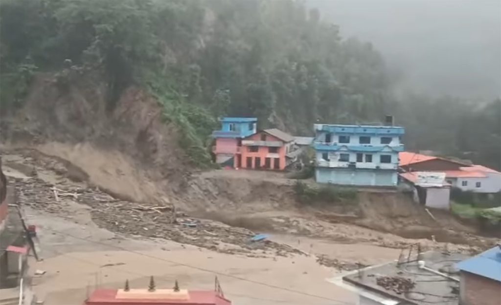 दक्षिण ललितपुरमा १७ जनाको मृत्यु, अधिकांश क्षेत्रमा बिजुली र टेलिफोन सम्पर्क अवरुद्ध