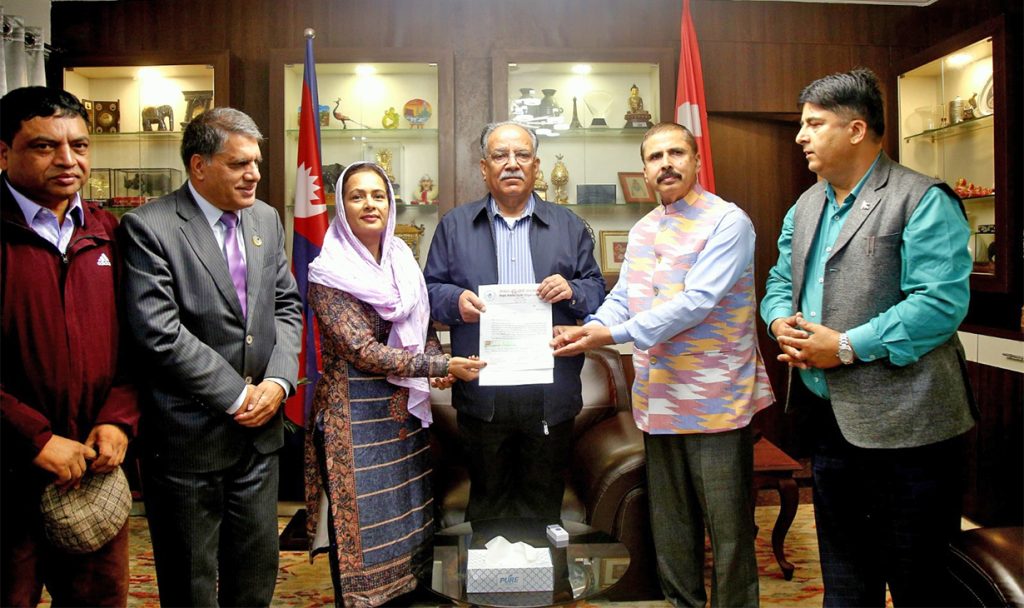 माओवादीको केन्द्रीय राहत कोषमा बुद्धिजीवी संगठनले दियो ५ लाख