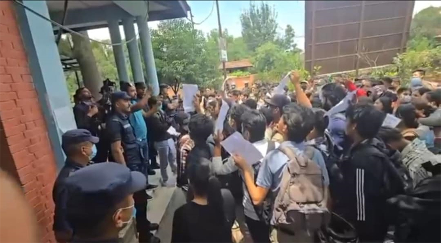 दक्षिण कोरियाको लागि एनओसी स्थगित भएपछि विद्यार्थीहरू आन्दोलित