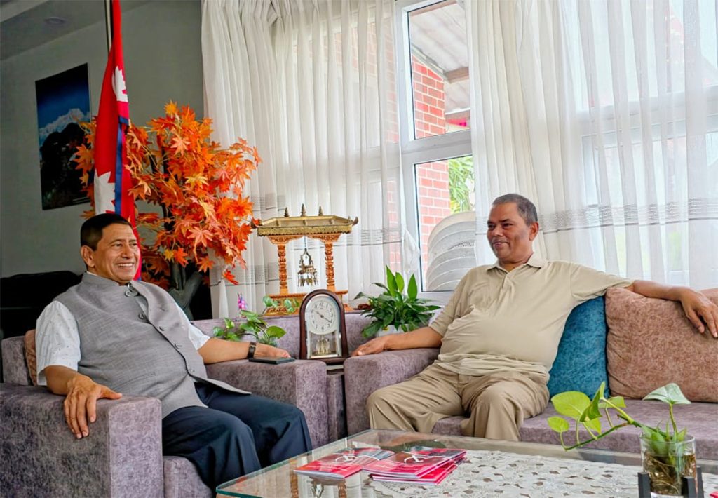 पूर्व उपप्रधानमन्त्रीद्वय श्रेष्ठ र यादवबीच भेटवार्ता