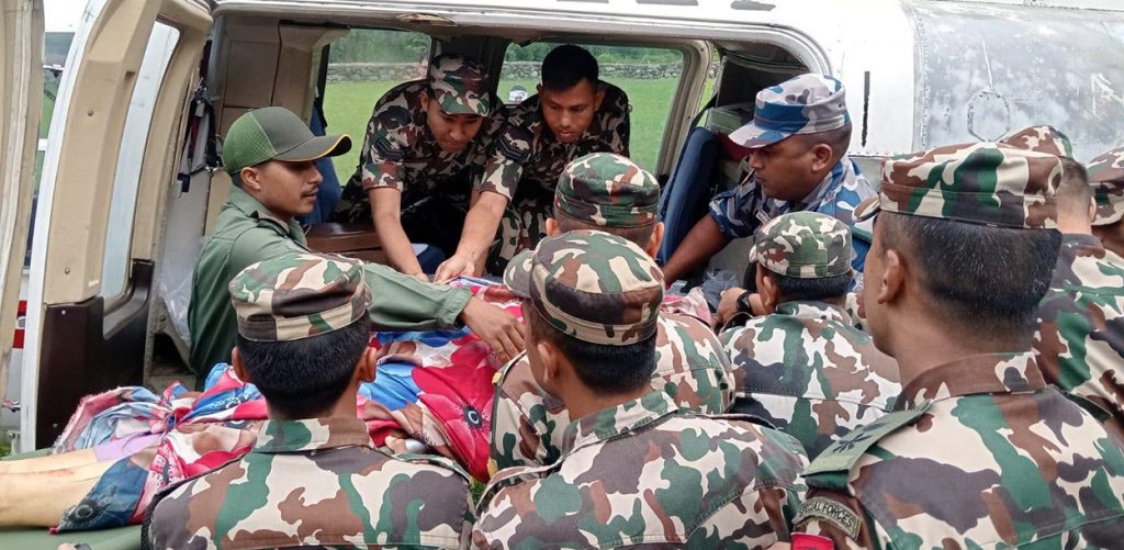 मकवानपुर जिप दुर्घटनाका घाइते ४ जनालाई सैनिक अस्पताल छाउनी ल्याइयो