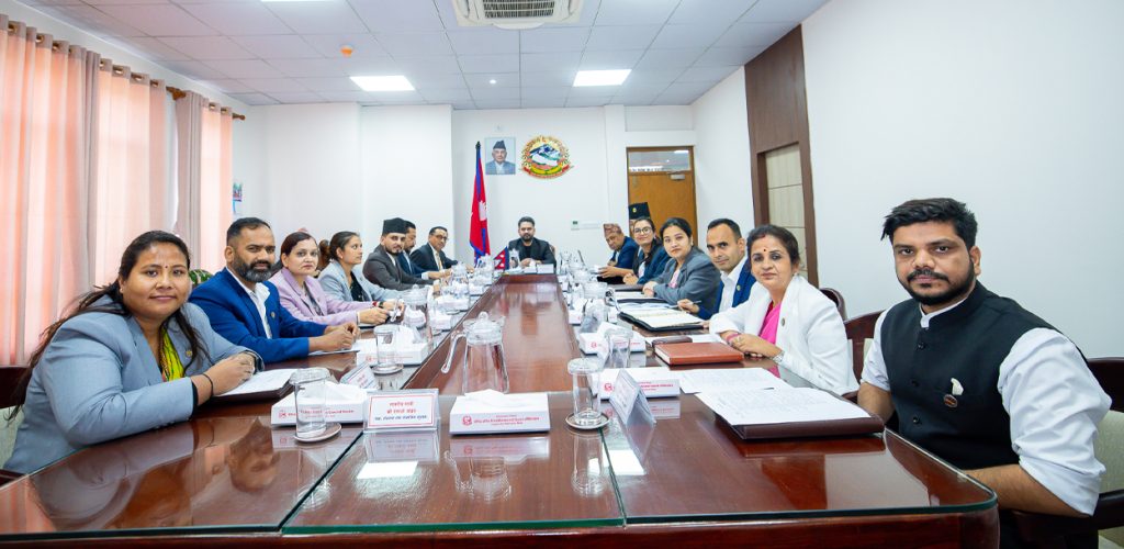 मन्त्रिपरिषद् बैठक जारी