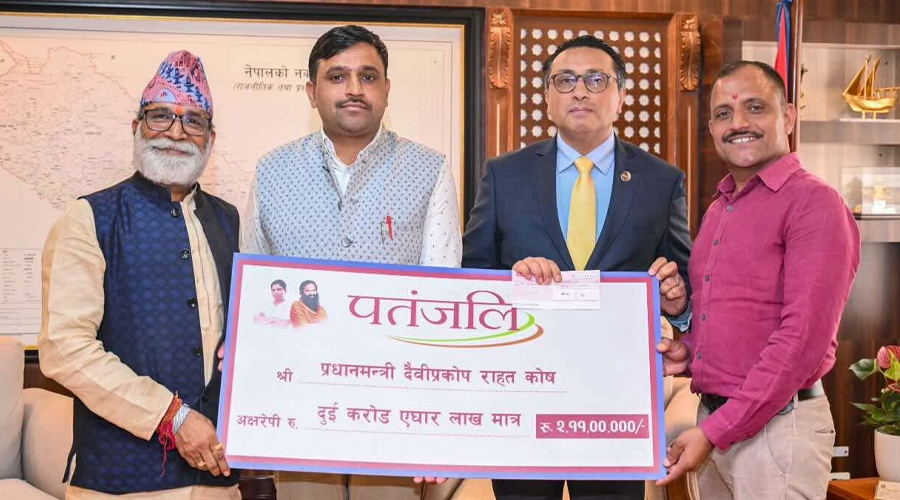 बाढीपीडितका लागि पतञ्जलीले सरकारी कोषमा जम्मा गर्‍यो २ करोड ११ लाख