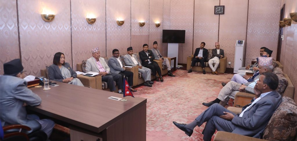 संसद् खुलाउन छलफल, दलहरुको अडान कायमै