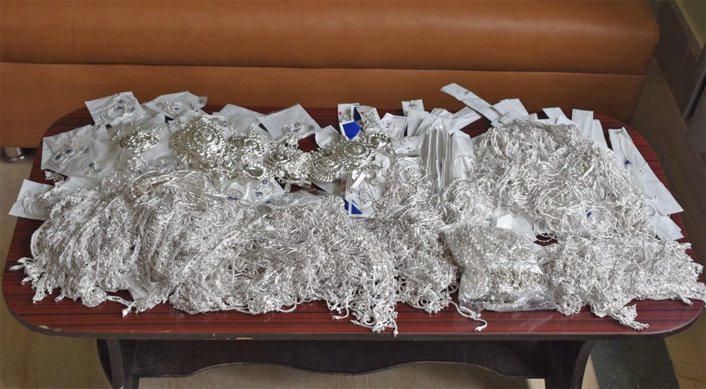 नागढुंगाबाट १२ किलो चाँदीसहित बसका सहचालक पक्राउ