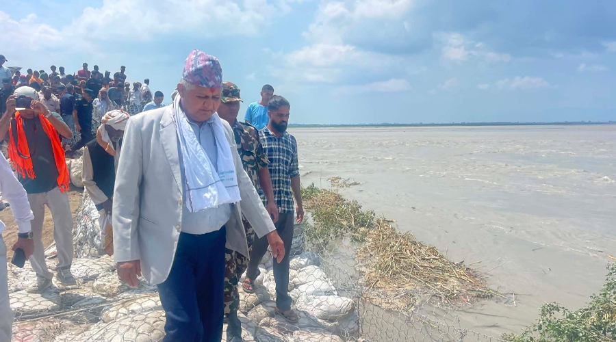 सुस्ता कटान क्षेत्रको स्थलगत अनुगमनमा पुगे मुख्यमन्त्री आचार्य