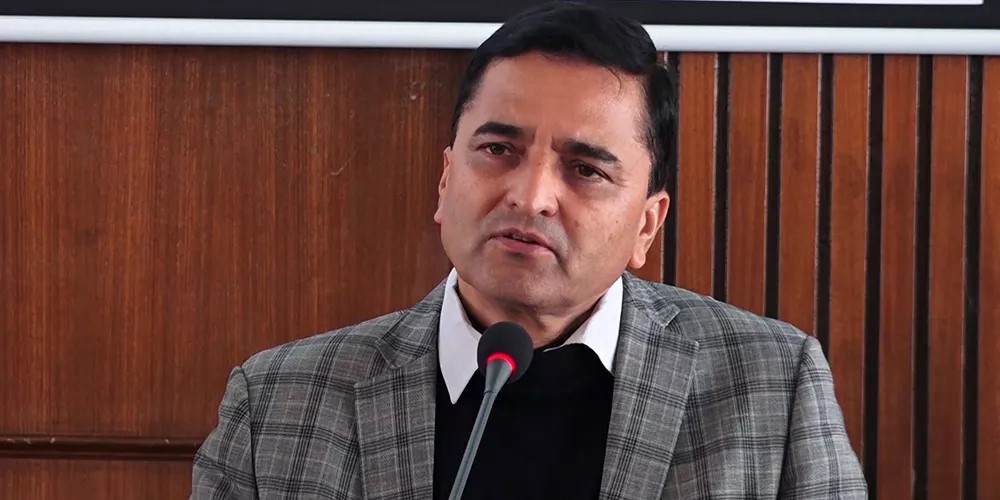 पहिचानवादी समूहले योगेश भट्टराईलाई शौचालयमै घेरा हाले, प्रहरीले बाहिरबाट चुकुल लगाइदिए