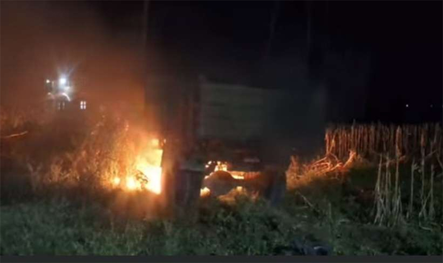 सर्लाहीमा टिपरको ठक्करबाट युवकको मृत्यु, स्थानीयले जलाए टिपर