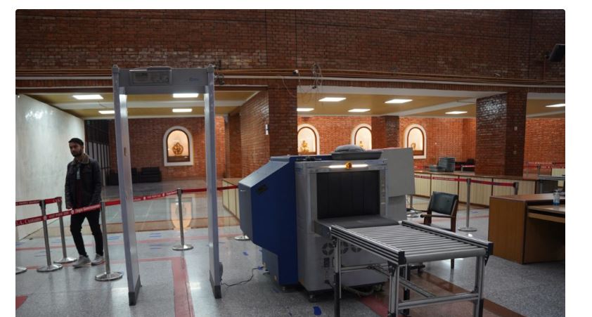 विमानस्थलबाट १ किलो सुनसहित भारतीय नागरिक पक्राउ