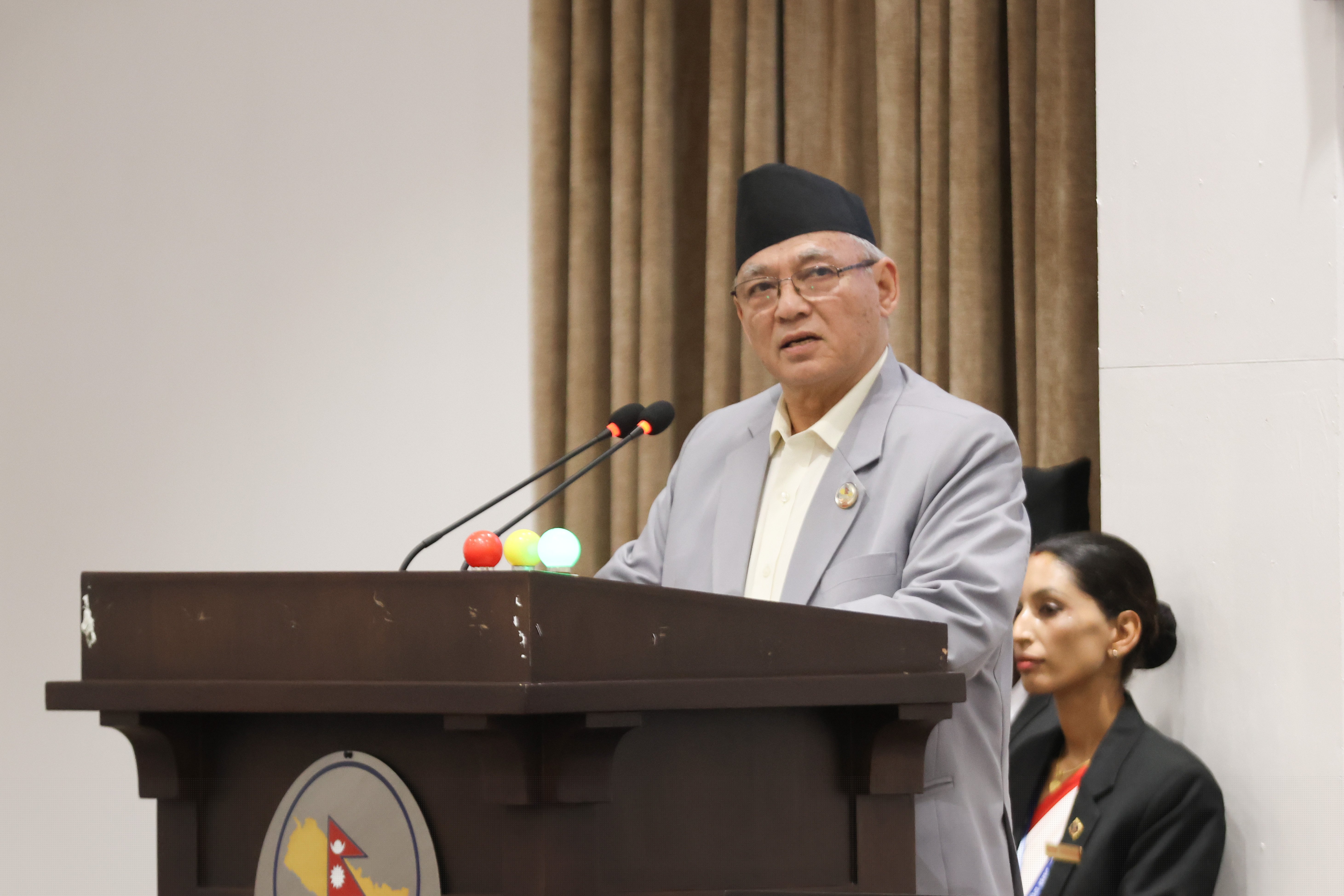 बादलको अभिव्यक्तिमा दुई सांसदको नियमापत्ति