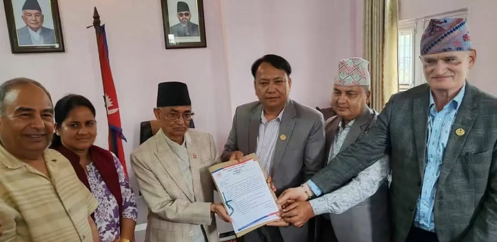 राप्रपासहितको समर्थनमा बागमतीको मुख्यमन्त्रीमा थापाको दाबी पेश