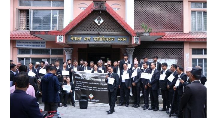 न्याय परिषद् नियमावली खारेजीको माग गर्दै धर्ना