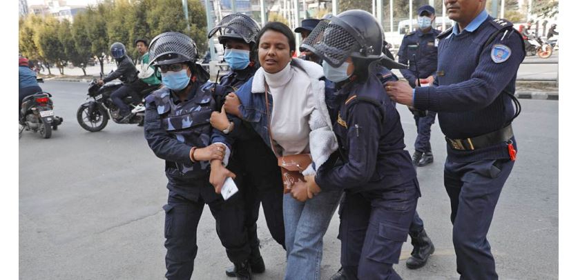 सर्वोच्चको बोर्डमा कालो रङ छ्यापेको आरोपमा बिनु यादव पक्राउ