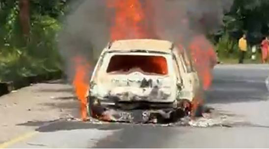 उदयपुरमा गुडिरहेको कारमा आगो लाग्यो