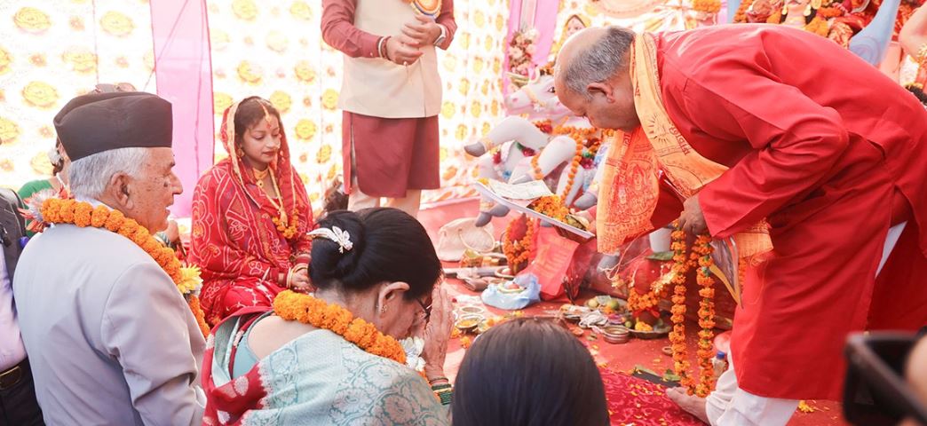 गौरीघाट र कमलपोखरी पुगेर राष्ट्रपतिले गरे छठ पूजा