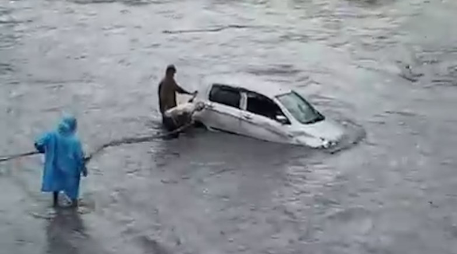 डहरे खोलाले बगायो कार