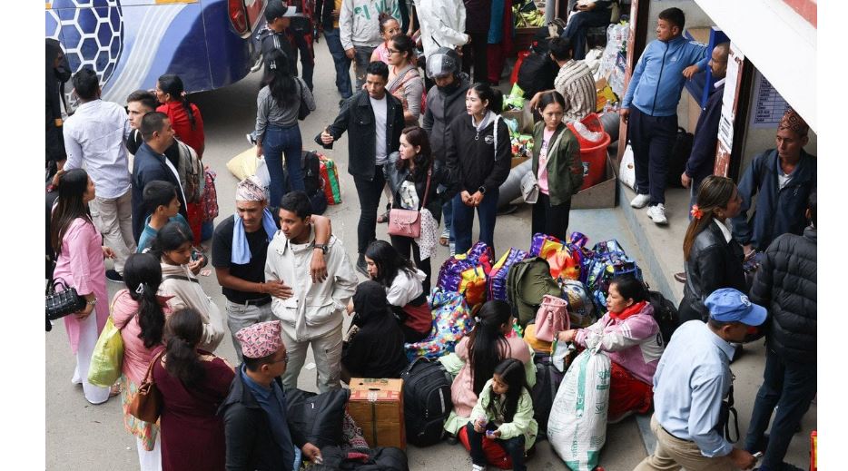 दशैं मान्न उपत्यकाबाट ८ लाख यात्रु बाहिरिए