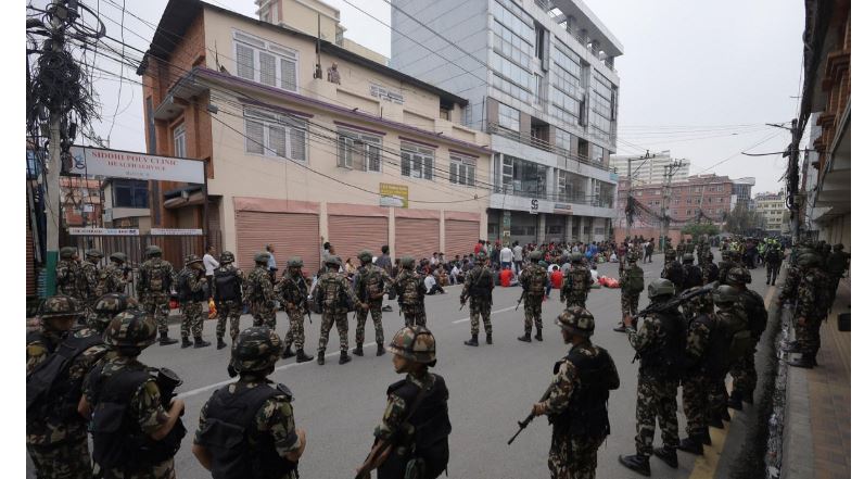 डिल्लीबजारका कैदीहरू सडकमा, स्थानान्तरण गरिँदै