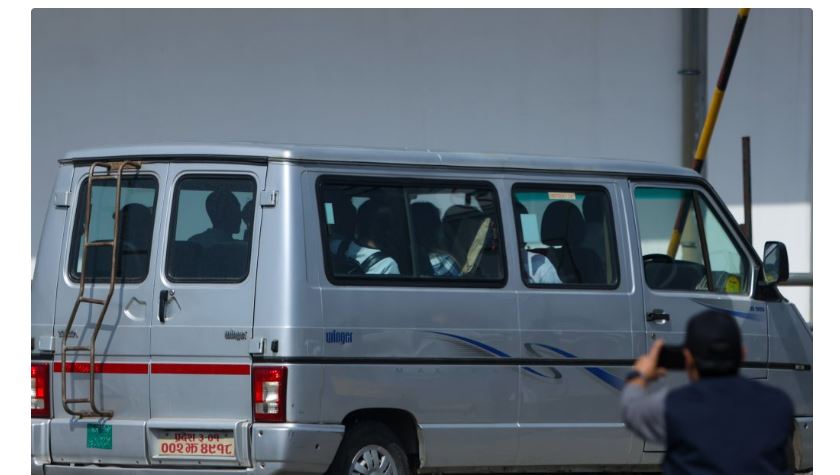 अमेरिकाबाट डिपोर्ट भएका ८ जना नेपालीलाई परिवारको जिम्मा लगाइयो