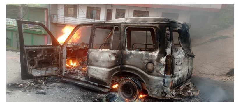 बालकुमारीमा प्रदर्शनकारीले जलाए गाडी