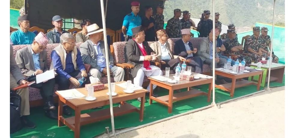 बाढी प्रभावित क्षेत्रको जानकारी लिन गृह, भौतिक र रक्षामन्त्री सिन्धुलीमा