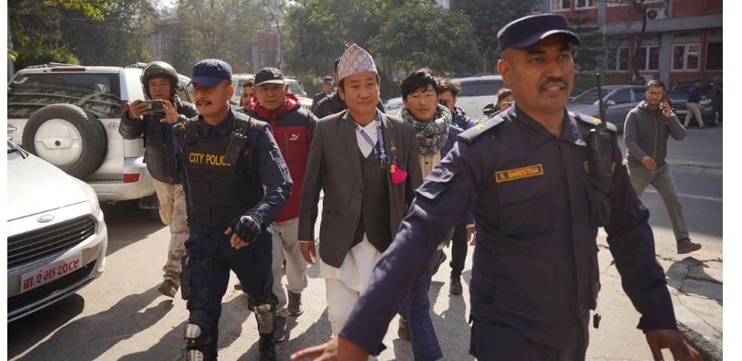 खानेपानी मन्त्रालय पुगे मेयर हर्क साम्पाङ