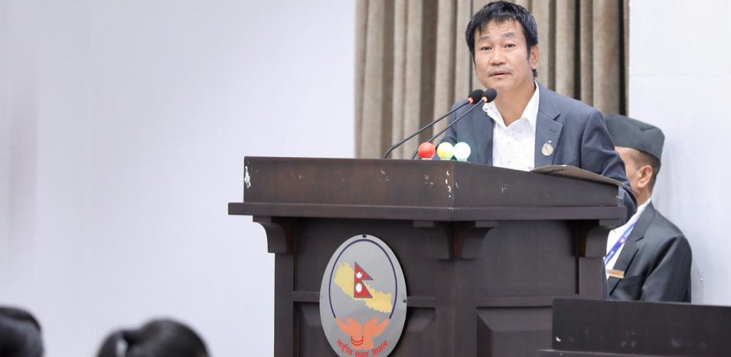 सदनमा हर्क साम्पाङको प्रश्न : ‘यो सरकारमा प्रधानमन्त्री छन् कि छैनन् ?’
