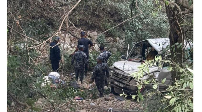 रौतहटबाट काठमाडौं जाँदै गरेको जिप मकवानपुरको बतासेमा दुर्घटना