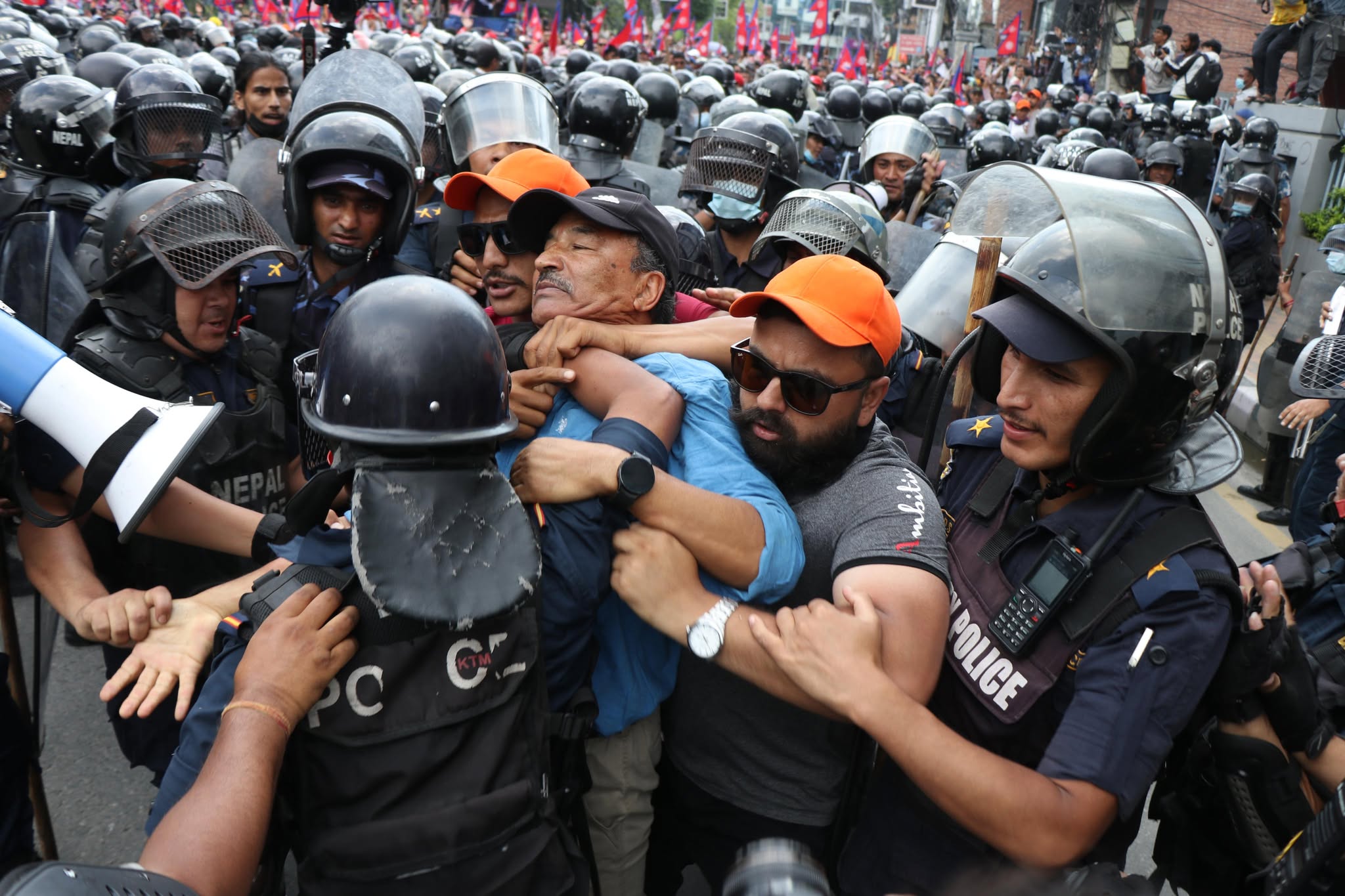 बालुवाटार प्रवेश गर्न खोजेपछि कमल थापासहित ५ जना नियन्त्रणमा