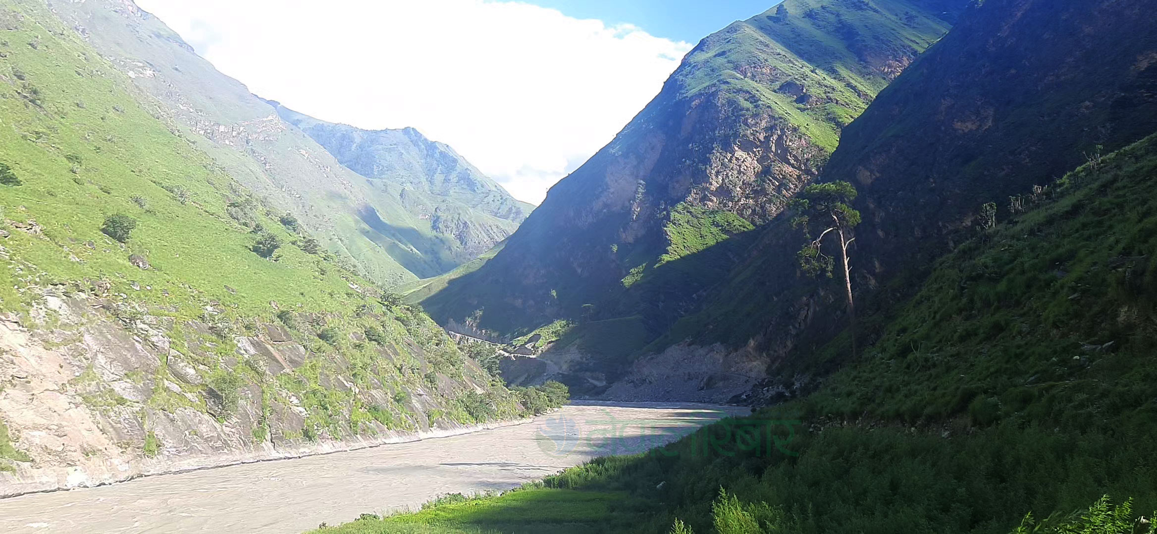 कर्णाली नदीमा खस्यो मिनीबस