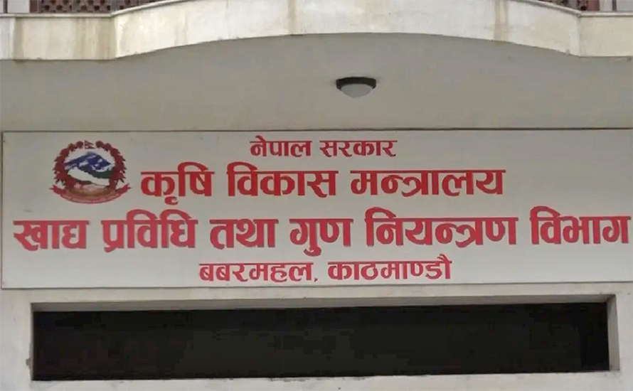 भोटेकोशी बाढीपीडितलाई पठाउन लागिएको खाद्यान्न म्याद गुज्रेको फेला