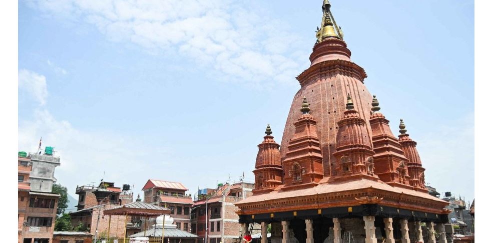 दश वर्षपछि रातो मच्छिन्द्रनाथलाई मन्दिरमा विराजमान गराइँदै