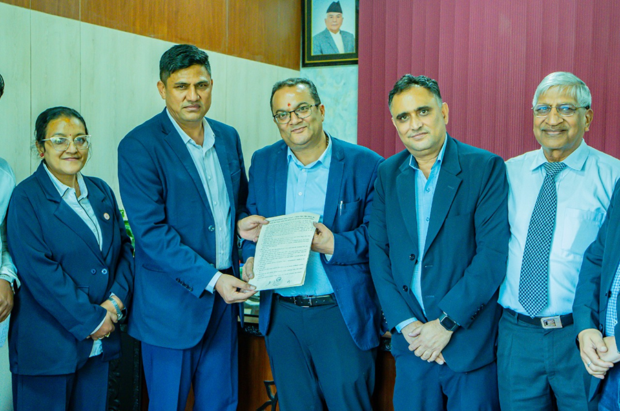 वीर अस्पतालमा विपन्न वर्गको नि:शुल्क उपचारकक्ष स्थापना गर्दै काठमाडौं महानगर