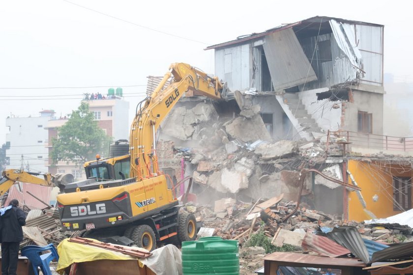 मनोहरा सुकुम्बासी बस्ती हटाउन सुरु