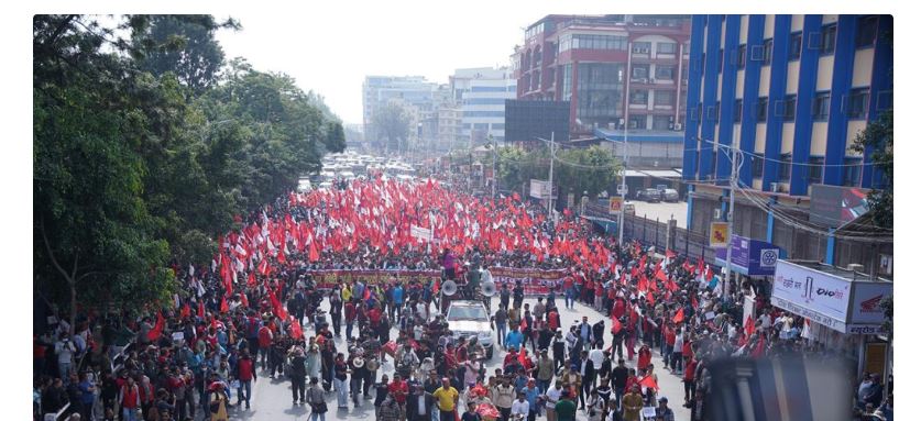 गणतन्त्रवादीले भृकुटीमण्डपमा, राजावादीले तीनकुनेमा शक्ति प्रदर्शन गर्दै, ३५ सय प्रहरी परिचालन