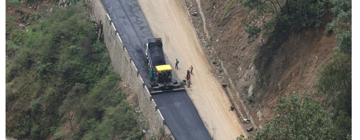 आजबाट नागढुंगा-नौबिसे सडकखण्ड दिउँसो ४ घण्टा बन्द